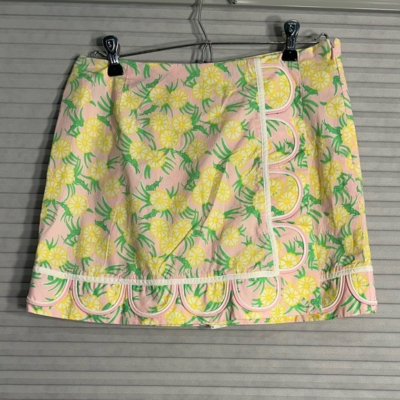 Lilly Pulitzer Dresses & Skirts - Lilly Pulitzer grasshopper print size 4 skort J-21